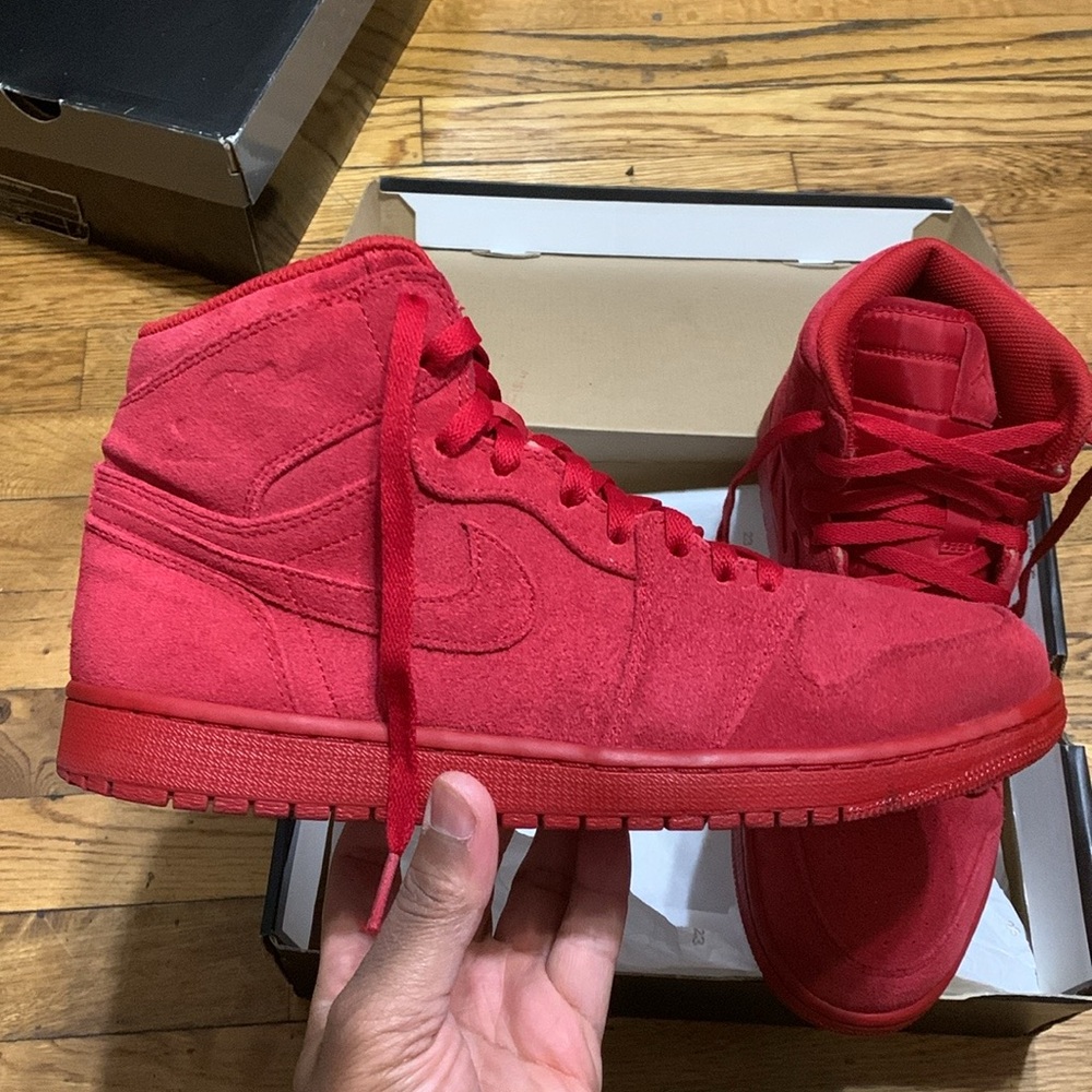 Jordan 1 High OG Red suede